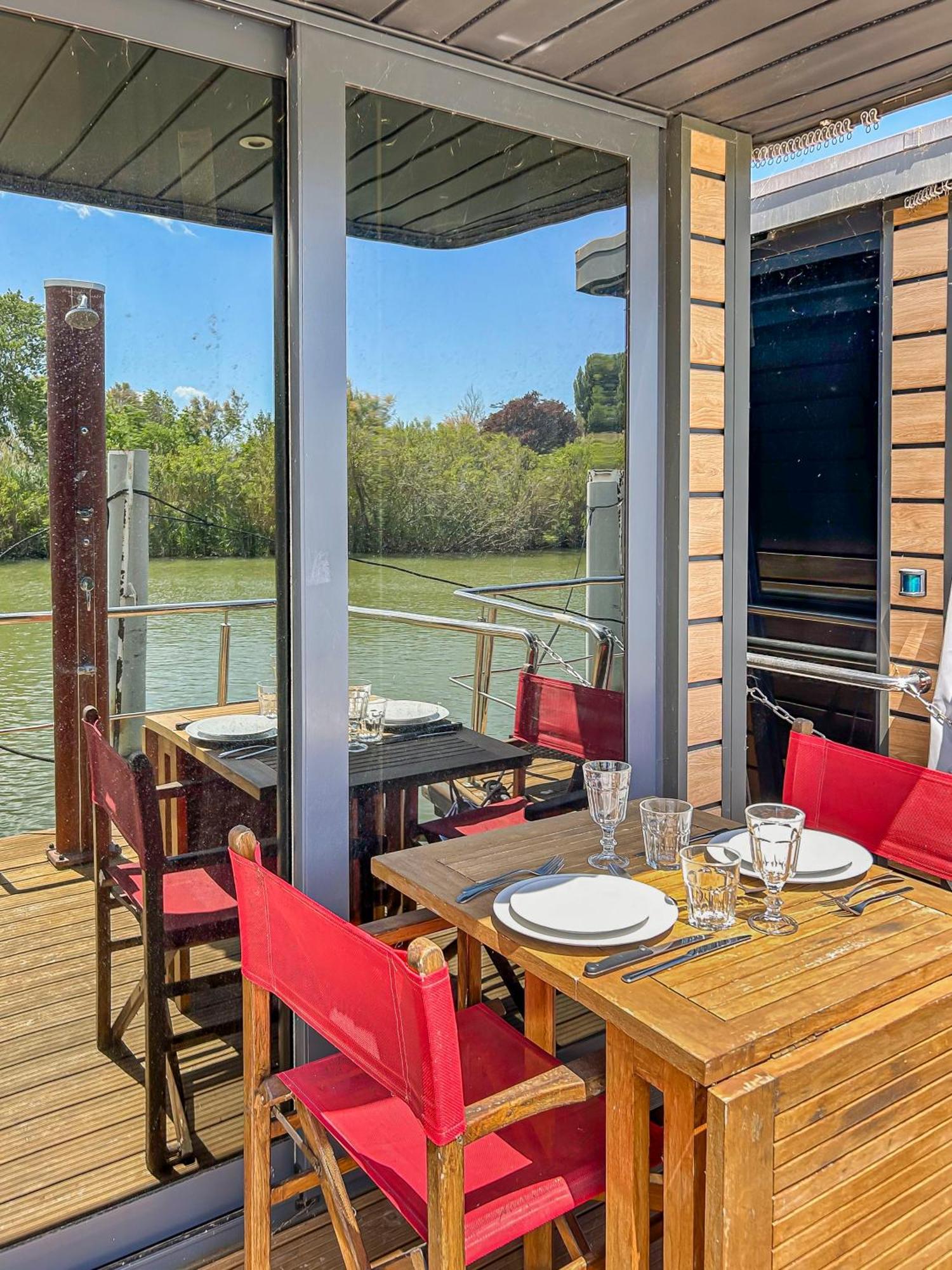 Bord Du Canal Du Rhone A Sete Sur 